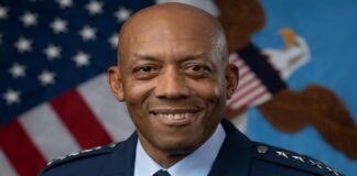 Trump despide General de la Fuerza Aérea C.Q. Brown