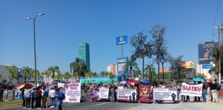 Docentes de SIATEM bloquean carretera Xalapa – Veracruz