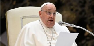 El Papa Francisco enfrenta una “neumonía bilateral” y una “bronquitis asmática”.