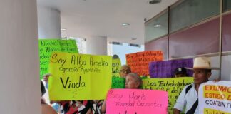 Elementos de extinta PIPTC, bloquearon centro histórico para exigir que SSP Veracruz cubra la deuda con ellos.