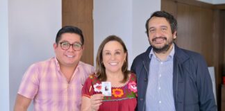 Rocío Nahle renueva su afiliación a MORENA.