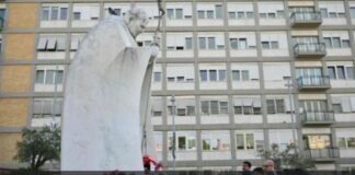 Confirman la mejoría de las condiciones clínicas del Papa Francisco.