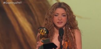 Shakira dedica su Grammy a inmigrantes y mujeres Jefas de familias.