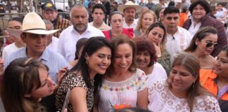 Gobernadora Rocío Nahle acompaña a tlacotalpeños en La Candelaria.