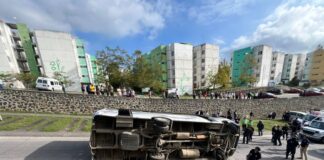 Aparatosa volcadura de transporte público deja seis lesionados #Xalapa