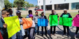 Extrabajadores del ingenio San Nicolás de Cuichapa, exigieron el pago de sus laudos.