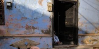 “Todo está colgado de un hilo”: Una fotógrafa mexicana retrata la miseria en Cuba .