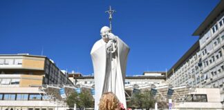 Papa Francisco presenta ligera mejoría y reducción gradual del oxígeno