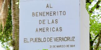 Asiste Alberto Islas a conmemoración del natalicio de Benito Juárez.