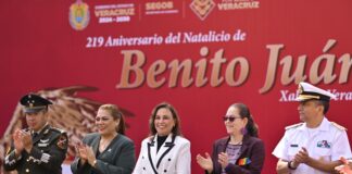 Asiste presidenta del Congreso a ceremonia por natalicio de Benito Juárez.