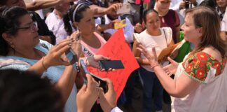 Gobernadora de Veracruz solucionará falta de docentes en primaria de Tihuatlán.