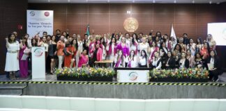 Mujeres alzan la voz por sus derechos, en el Senado.