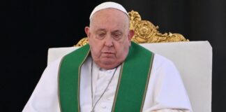 Papa Francisco convaleciente podría reaparecer el próximo domingo.