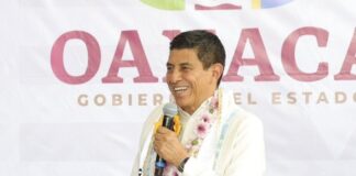 Salomón Jara reprimió a mujeres.