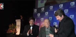 Sergio Corona recibe homenaje por su trayectoria, a sus 96 años de edad.