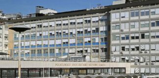 Papa Francisco estable, ligeras mejorías en respiración y motricidad.