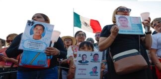 Presidenta, ¿ahora si nos ve?: Familiares de víctimas de desaparición forzada .