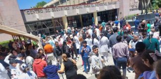 Evacuan área administrativa de Clínica 11 IMSS por presunto corto circuito.