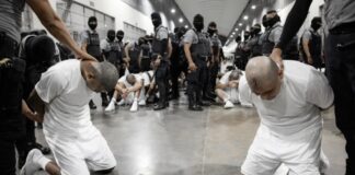 Bukele propone a Maduro intercambio de presos políticos por venezolanos deportados.