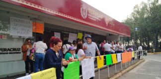 Trabajadores del ITSX exigen pago de sus quincenas frente a Sefiplan