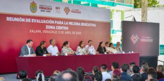 Asiste Alberto Islas a Reunión de evaluación para la mejora educativa.