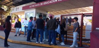 Docentes toman SEV para exigir plazas definitivas y no temporales como las que entregan.