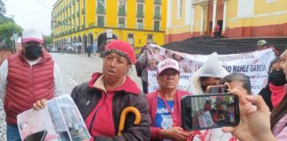 Madres de familia acusan despojo de sus viviendas por ejidatario.