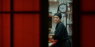 Avanza ley de salario mínimo. Beneficiaría a mujeres que subsisten de propinas en restaurantes y hoteles