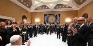 Papa Francisco agradece a la comunidad Gemelli en el Vaticano.