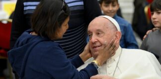 Migrantes, transgéneros, pobres, prisioneros estarán en el último adiós al Papa Francisco