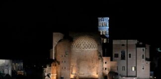 #VíaCrucis: En un mundo de algoritmos, la economía de Dios no descarta: Papa Francisco