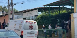 Alumnos en secundaria de Coatepec resultan afectados al ser expuestos al sol.