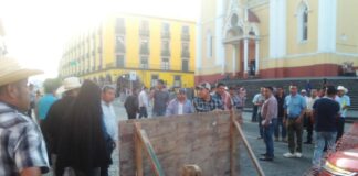 Presidente de Soledad Atzompa bloquea centro histórico exigiendo obras.