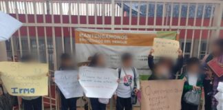 Niñas y niños piden les regresen a su maestra Irma en escuela de Xalapa