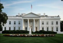 La Casa Blanca rechaza propuesta de Maduro para dimitir tras dos años