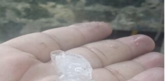 Tromba azota Xalapa la tarde del sábado dejando cortes de energía y deslaves.