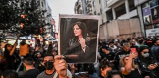 Irán suspende castigos extremos por el hiyab. Su uso continúa siendo obligatorio.