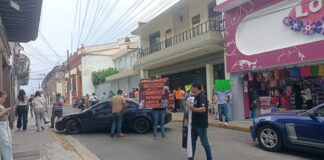 Acusados protestan ante el OPLE Veracruz por denuncia de violencia política de género