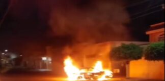 Por golpear a un vendedor ambulante les quemaron su casa en Tehuacán, Puebla.