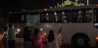 Regresan a Veracruz cadetes y oficiales de la Escuela Naval tras accidente en Nueva York .