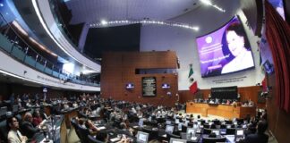 Antes de irse en el Senado develan nombre de Ifigenia Martínez en muro de Honor.