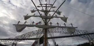 #Video: Rinden homenaje a Cadete América Yamilet y Marino Adal Jair con “Velas al Viento”