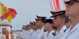 #Video: Marinos de Armada Española rinden homenaje a la cadete y marino caídos del Cuauhtémoc