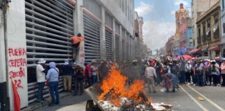 CNTE Incendia sede del SNTE en total impunidad en CDMX .