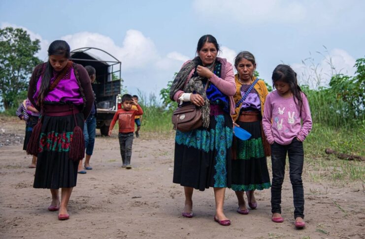 Mujeres migrantes sostienen la vida en la frontera sur pese a violencia.
