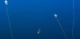 Responde Irán lanzando 100 vehículos aéreos no tripulados (UAV) contra Israel.