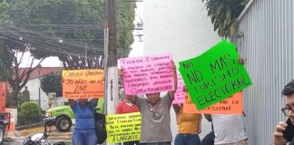 Habitantes de Tuxtilla exigen una elección extraordinaria ante la falta de paquetería electoral.