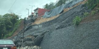 Colapsa muro de contención en puente Macuiltepetl por torrenciales lluvias.