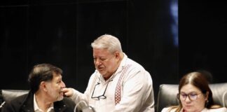 Manuel Huerta no tiene miedo que le quiten la visa tras denunciar que 14 veracruzanos están incomunicados por ICE.