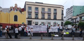Protestan en Xalapa contra la reforma y la elección Judicial.